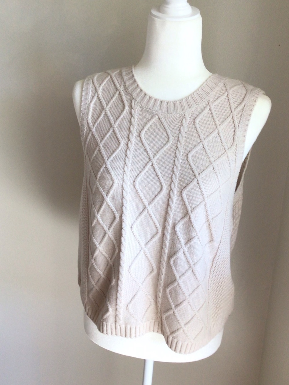 NWOT Hollister Cable Knit Sleeveless Sweater